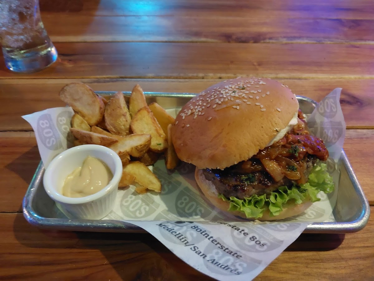 Interstate 80S Food & Drinks-10