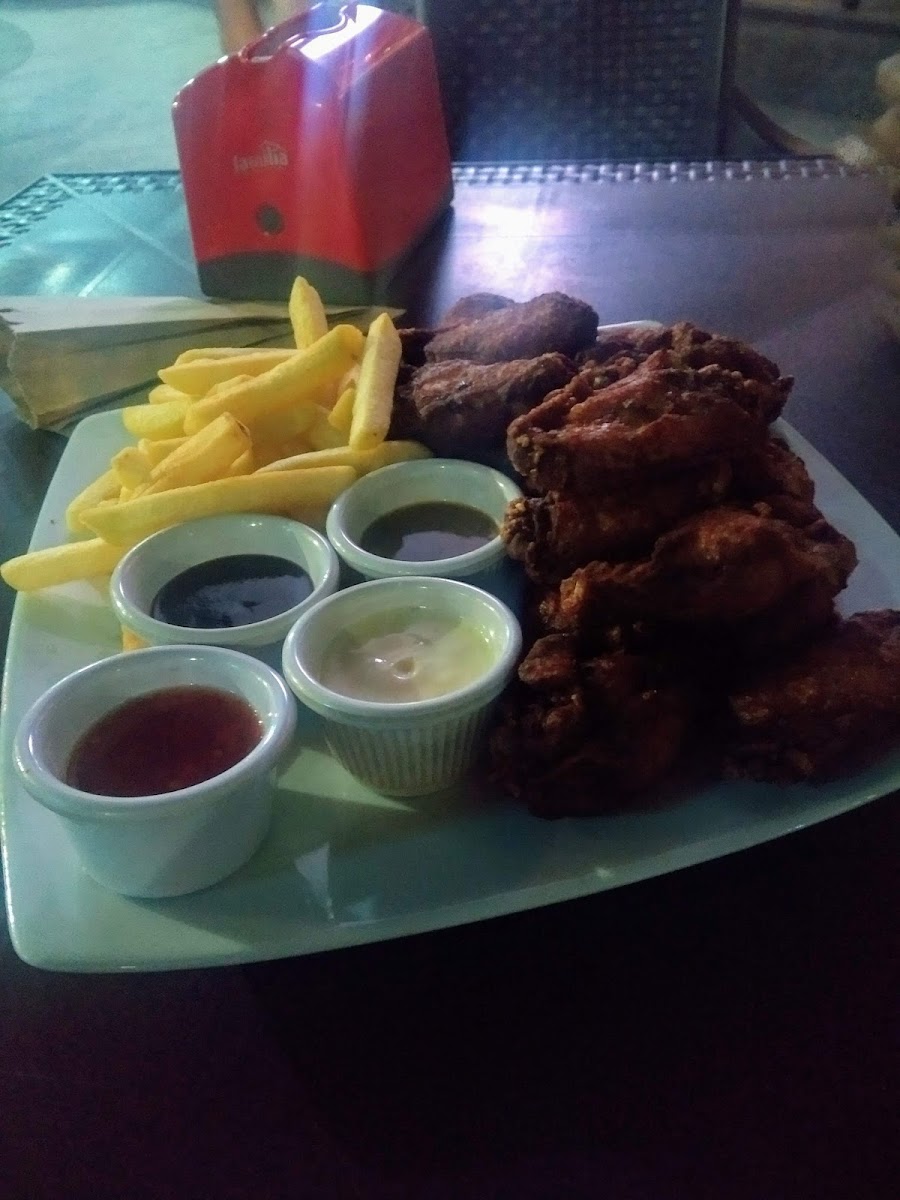 Interstate 80S Food & Drinks-5